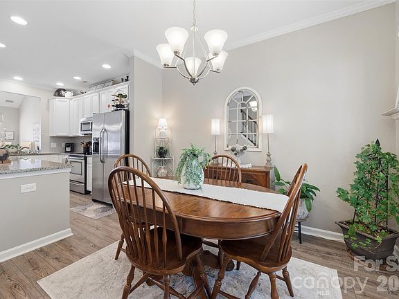 5th image of 108 Park View Dr