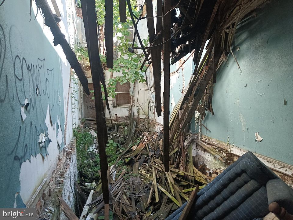 2nd image of 461 Brunswick St