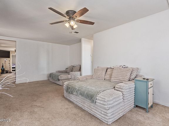 5th image of 207 E CEDAR Avenue