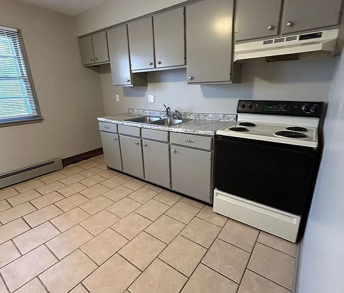 610 E 2nd St S #3 — Photo 5
