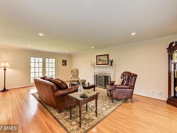 4th image of 8036 Cindy Ln