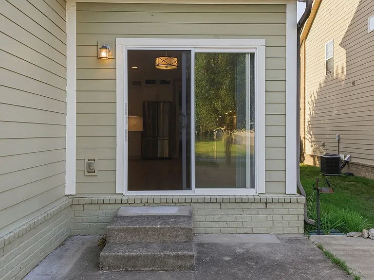 623 Streamside Ln — Photo 37