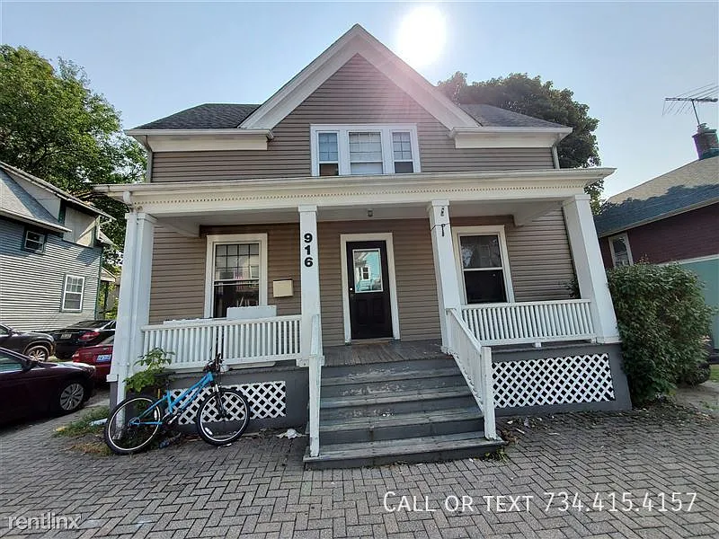 916 Greenwood Ave — Photo 1