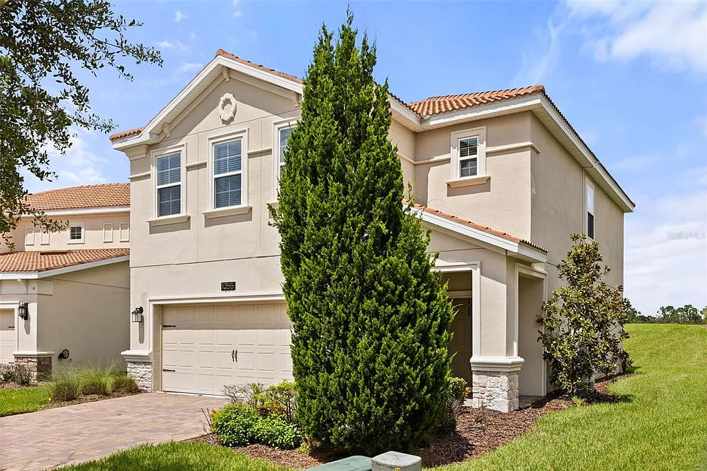 3 bed, 2.5 bath, 2076 sqft, $2,600 — Photo 3