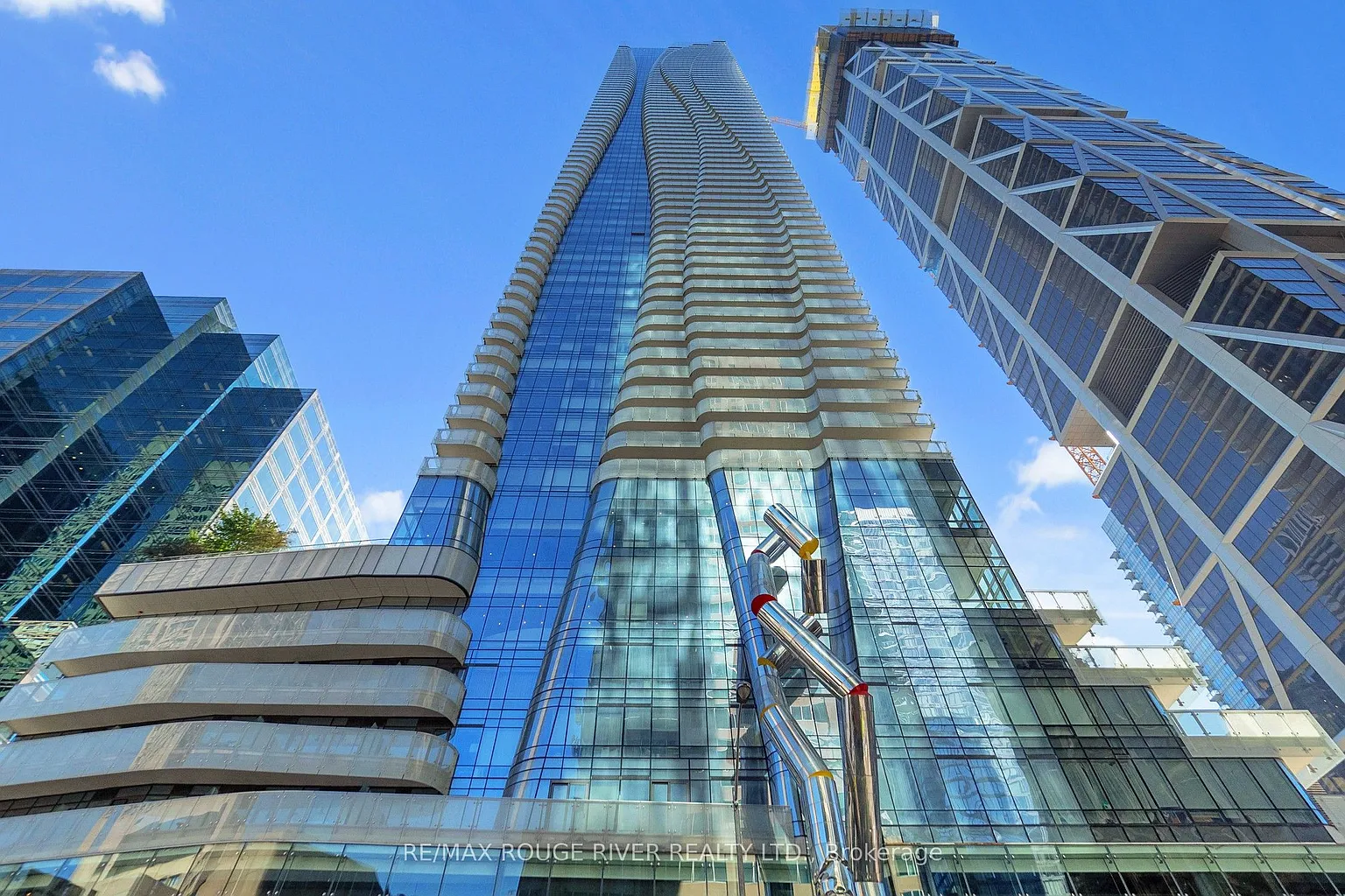 1 Bloor St E #3211 photo 1