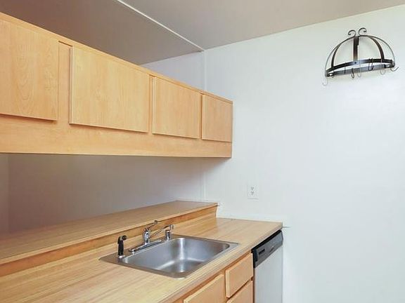 4th image of 63 Adams Dr NE