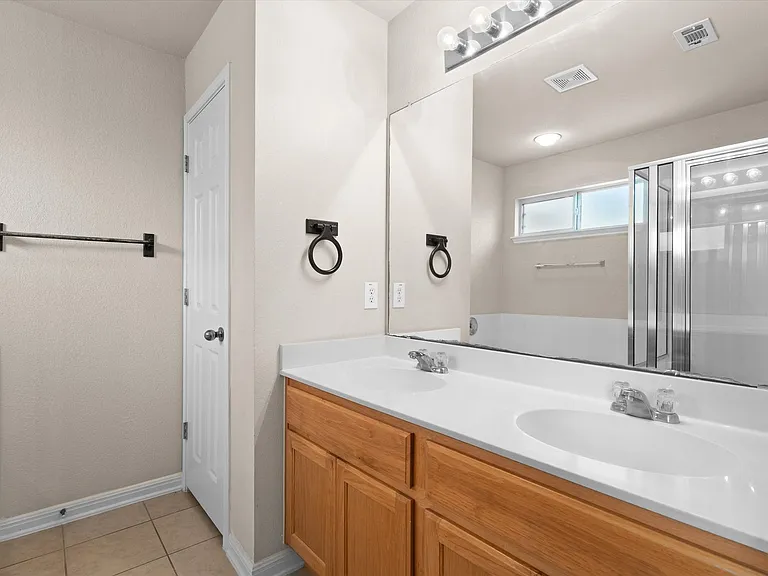 1322 Tumbling River Dr — Photo 13