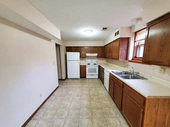 5th image of 428 Lee Dr