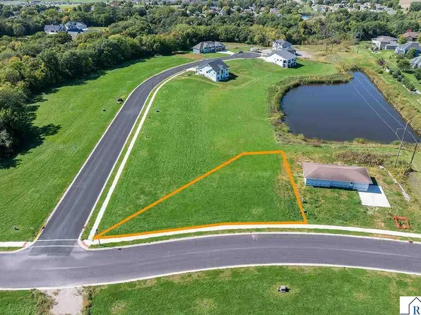 2151 Deerwood Dr, Mankato, MN 56003