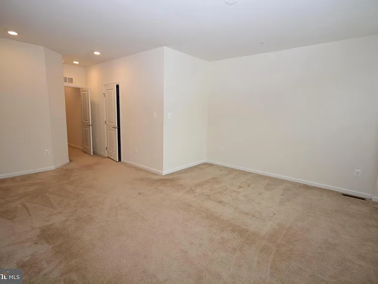 5942 Leben Dr — Photo 15