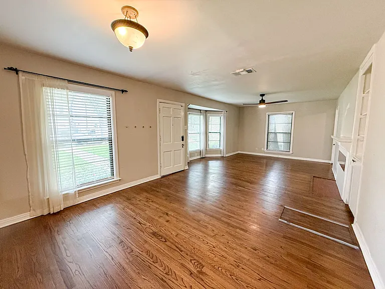 3766 Park Ln — Photo 4