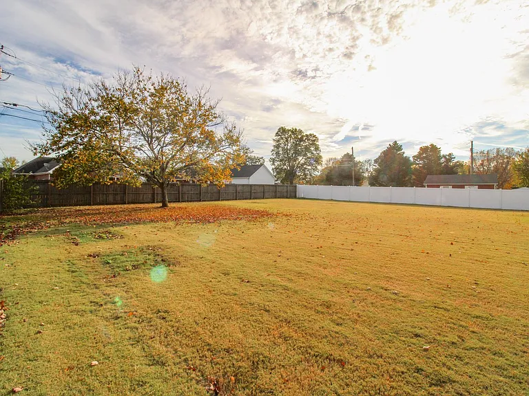 17524 Martin Dr — Photo 56