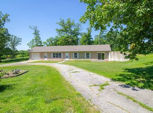 902 W Harper Rd, Clark, MO 65243