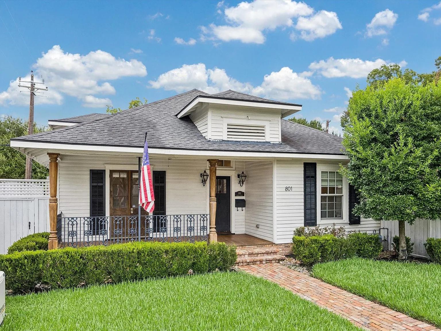 3 bed, 2.0 bath, 1498 sqft, $3,500 — Photo 2