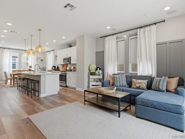 1232 Sunrise Vw #105, San Marcos, CA 92078