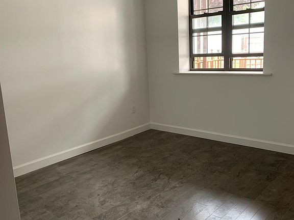 4th image of 14-19 117th St Floor 1