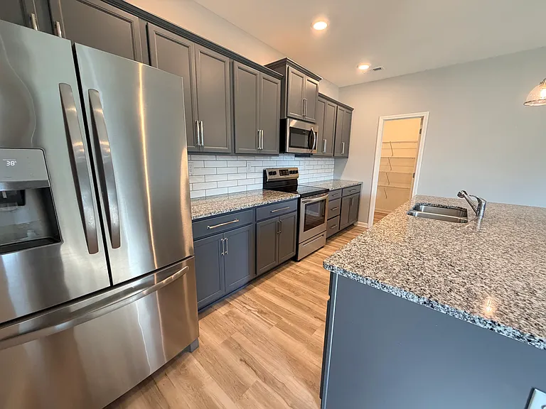 637 Dahlia Dr — Photo 6