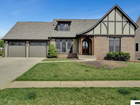 6844 Wildrye Rd, Lincoln, NE 68521