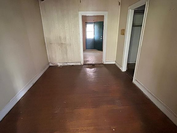3rd image of 2740 Beryl Ave