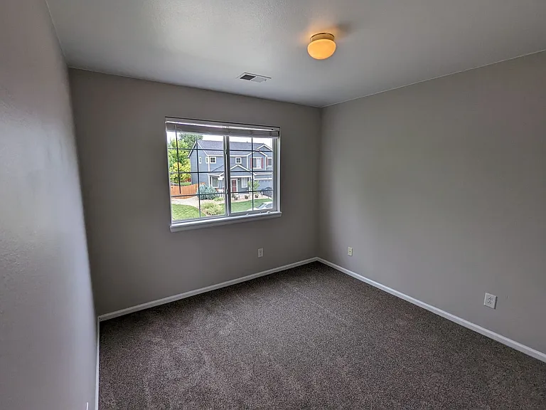 340 Andrew Dr — Photo 29