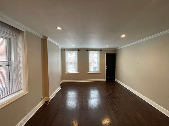 4th image of 236 Tasker St