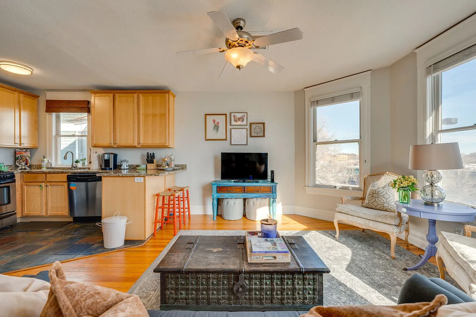 2 bed, 1.0 bath, 1130 sqft, $5,217 — Photo 1