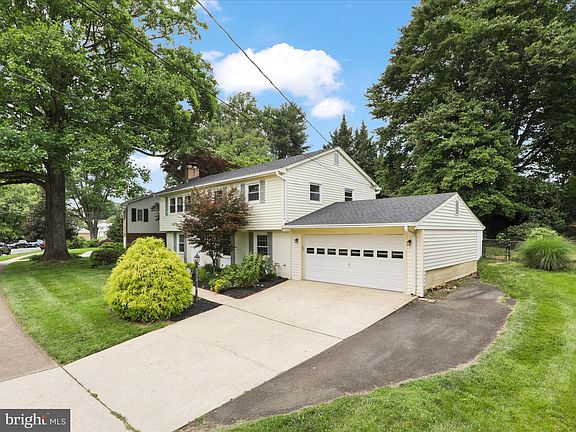 4th image of 9527 Old Creek Dr