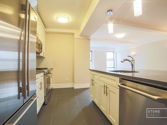 2nd image of 900 W End Ave APT 15B