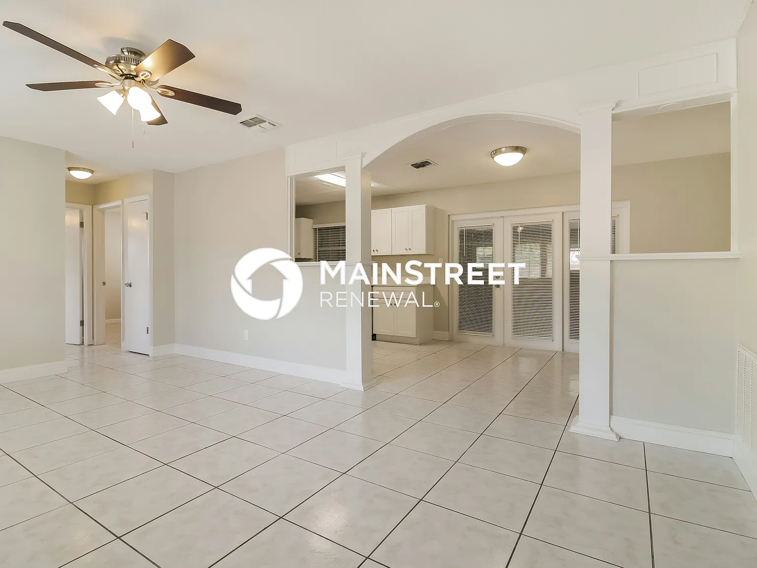 215 Lochmond Dr — Photo 2