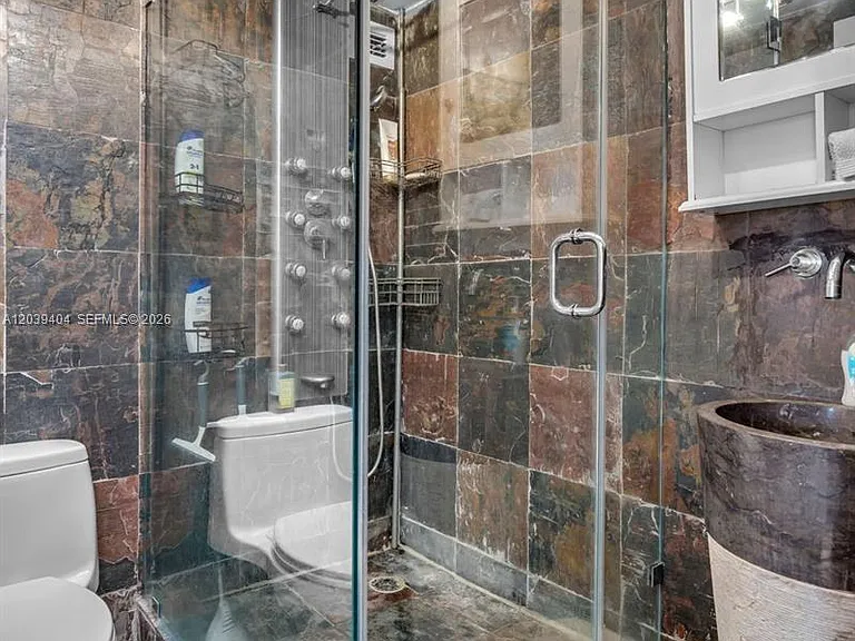 5401 Collins Ave #813 — Photo 17