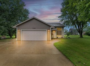755 S Oakwood Rd, Oshkosh, WI 54904
