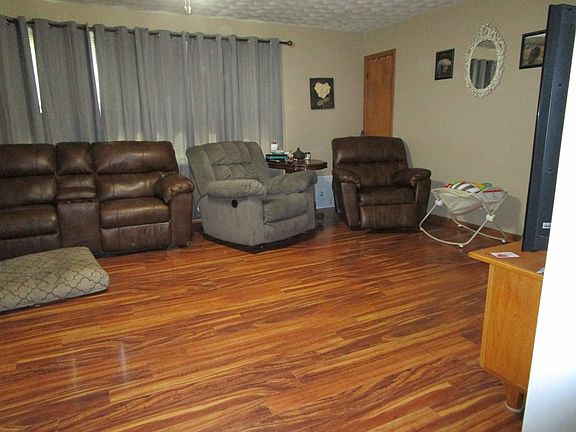 2nd image of 705 Meadow Ln