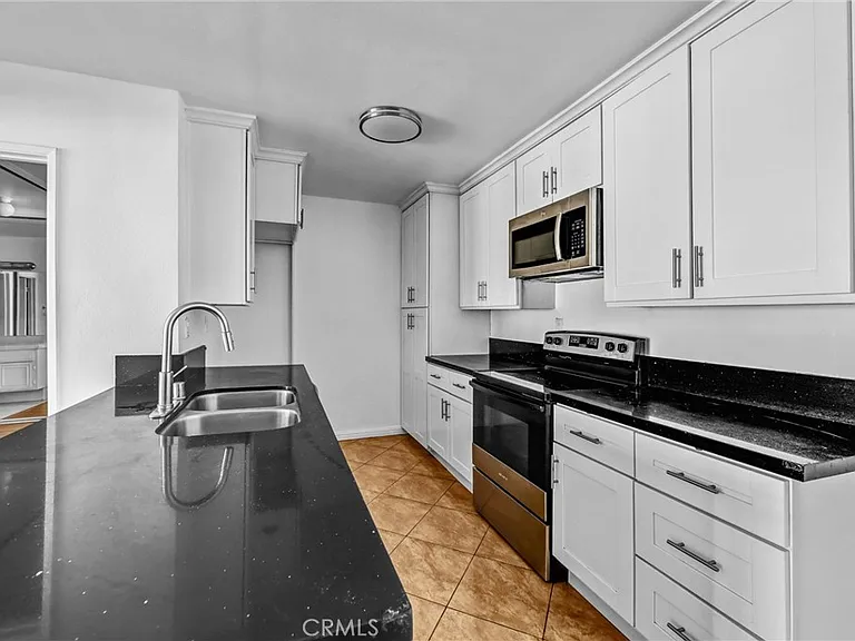 5334 Lindley Ave #319 — Photo 1