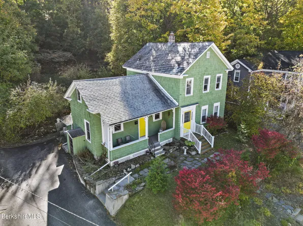 372 W Main St, North Adams, MA 01247