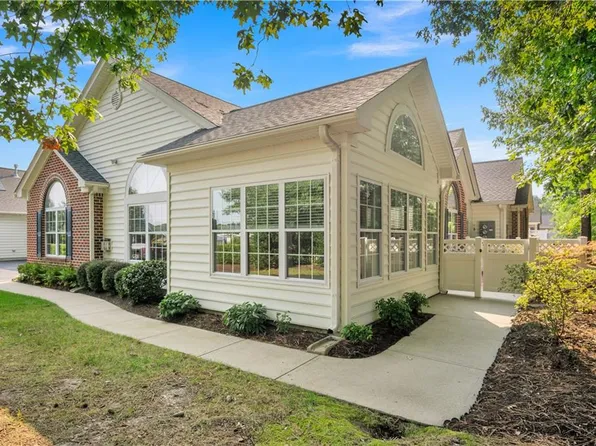 111 Stadium Vw, Yorktown, VA 23690