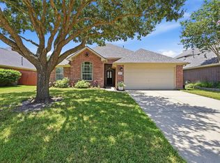1011 Red River St, League City, TX 77573