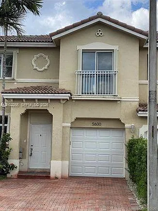 Doral Northeast Townhomes — Photo 2