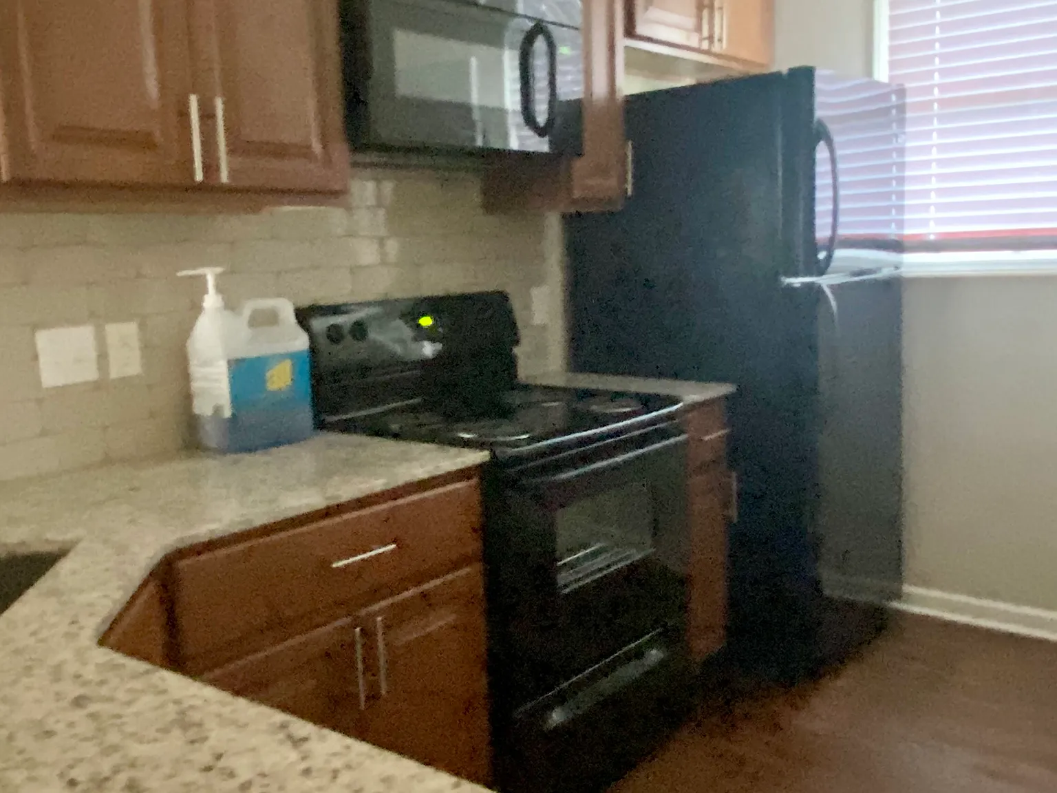 2br apt almost on LSU campus, incl appliances & parking — Photo 2