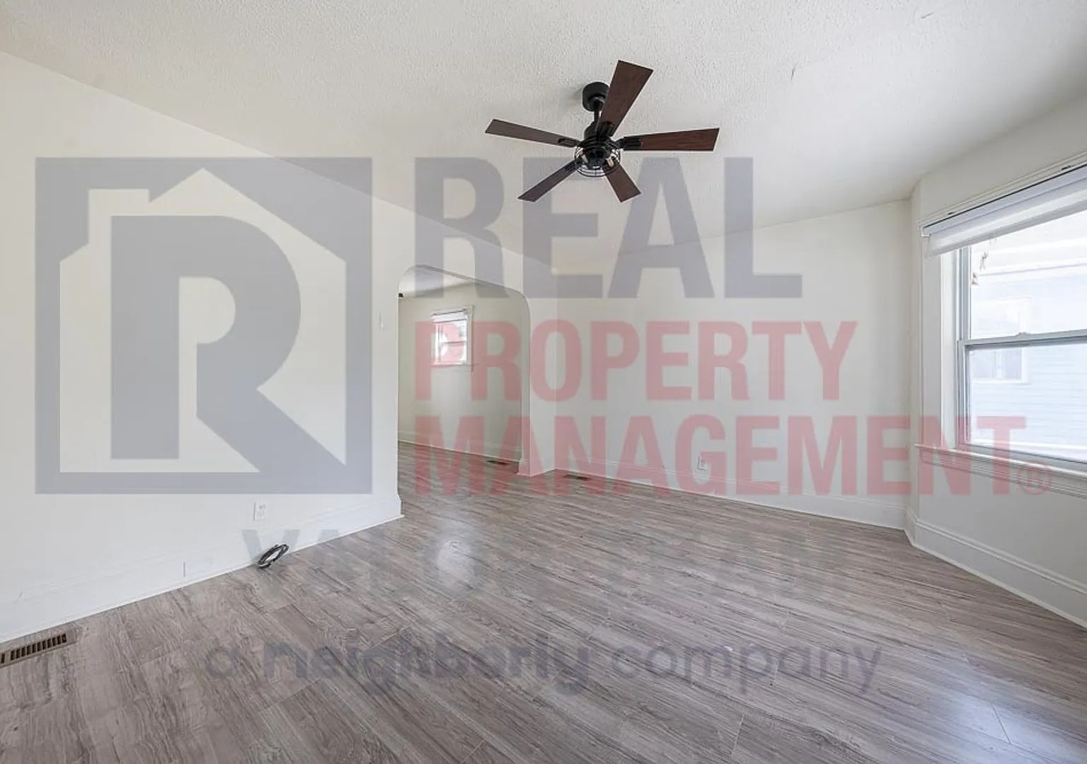 Freshly remodeled 3 Bed 1 Bath Single Family Home — Photo 3