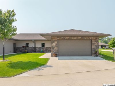 537 River Bend Ct, Mason City, IA, 50401