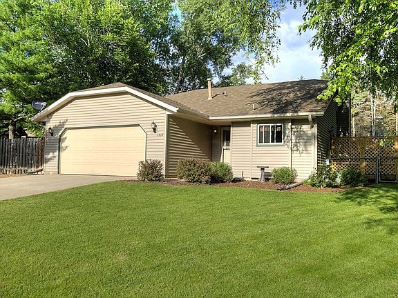 2nd image of 3924 Woodview Ct