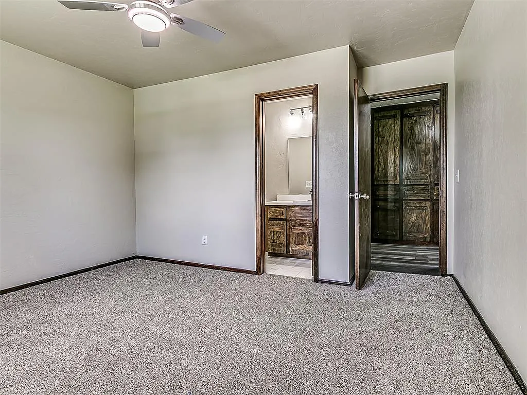 4 bed, 2.5 bath, 2160 sqft, $2,000 — Photo 3