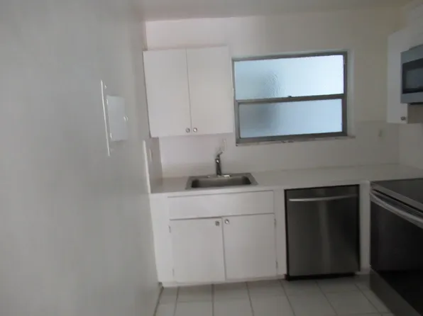1735 NE 164th St, North Miami Beach, FL 33162