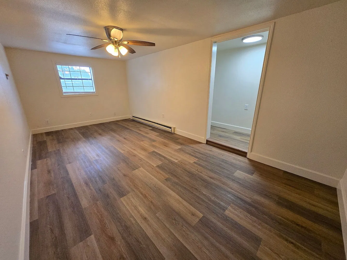 NW Roswell Home-New paint and flooring — Photo 3