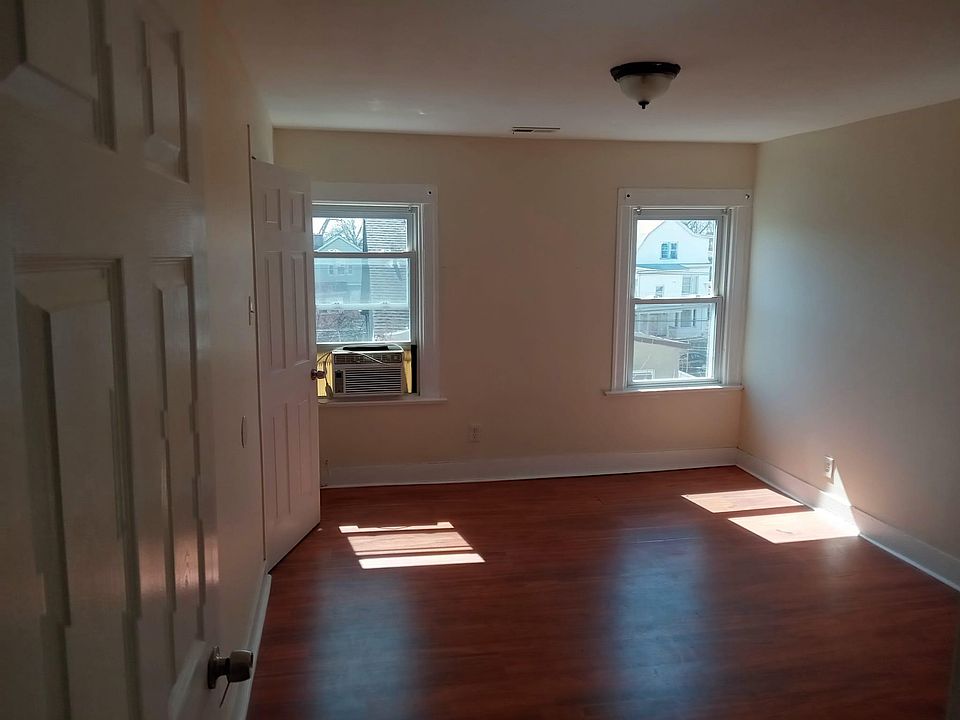 1st image of 35 Leo Pl Floor 3