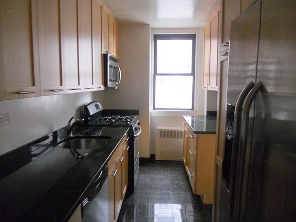 3rd image of 435 E 79th St APT 6N