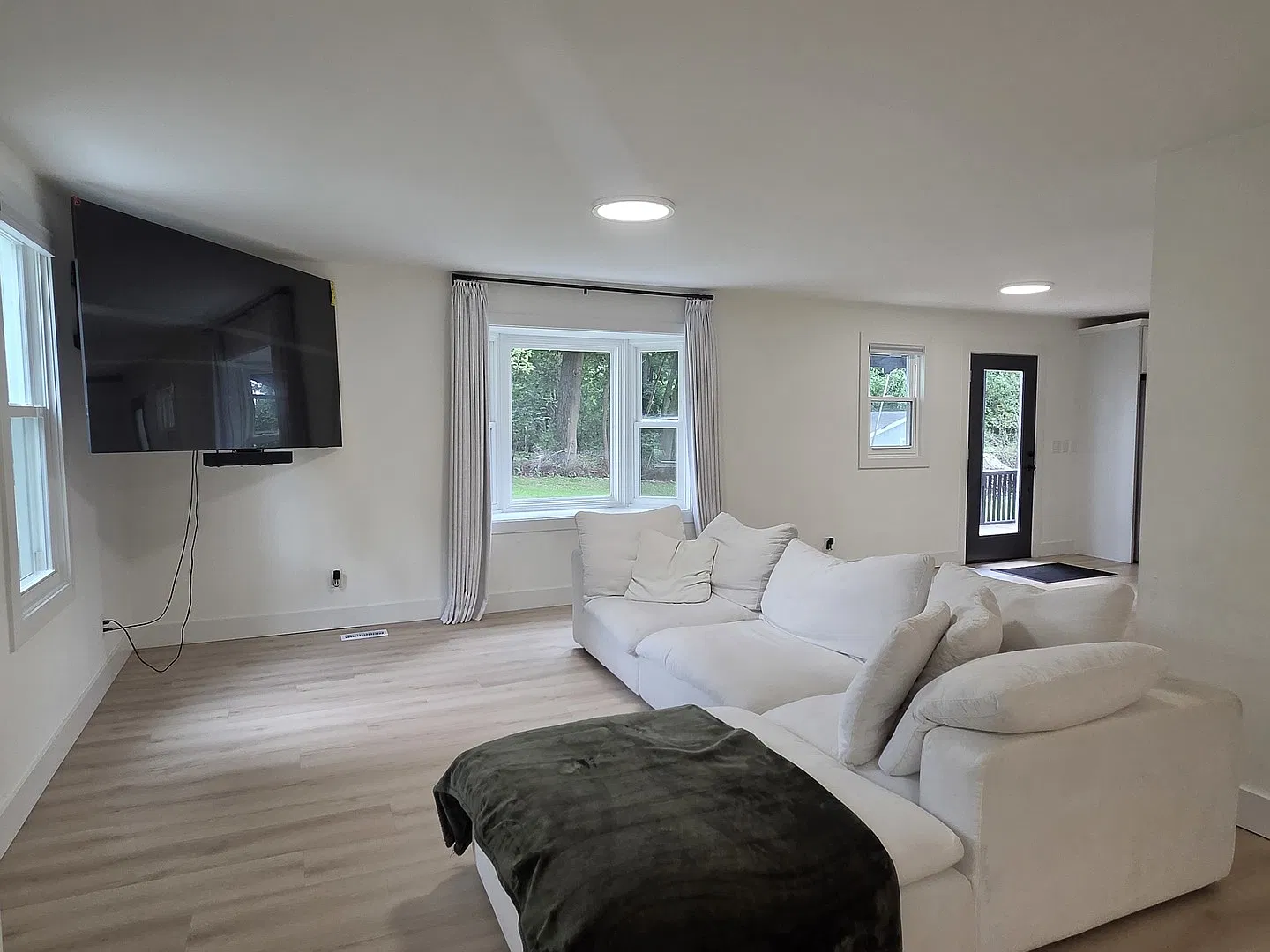 4 bed, 2676 sqft, $2,995 — Photo 4