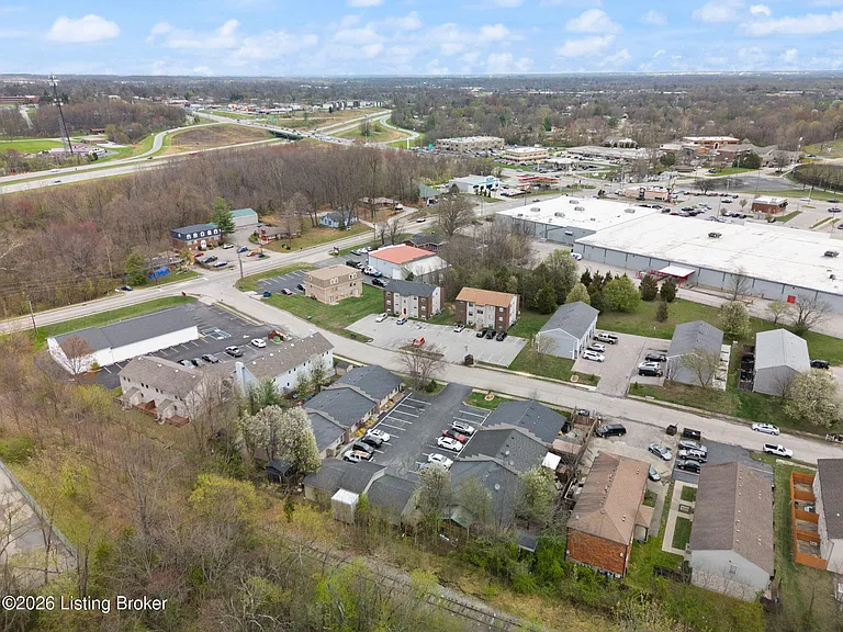 710 Victoria Ct — Photo 10
