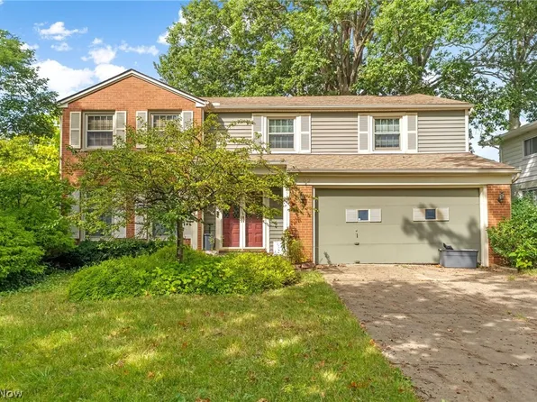 16002 Colletta Ln, Cleveland, OH 44111