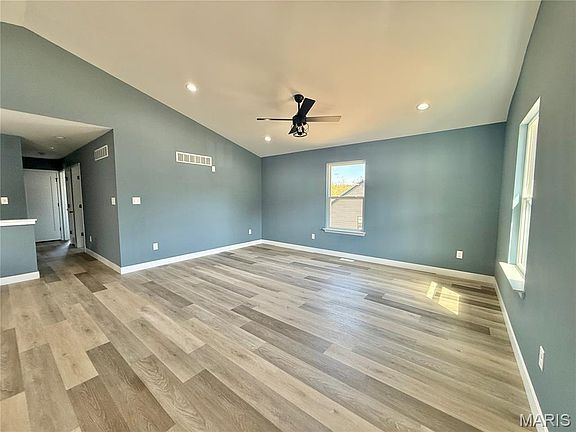 5th image of 563 Calvey Heights Ct
